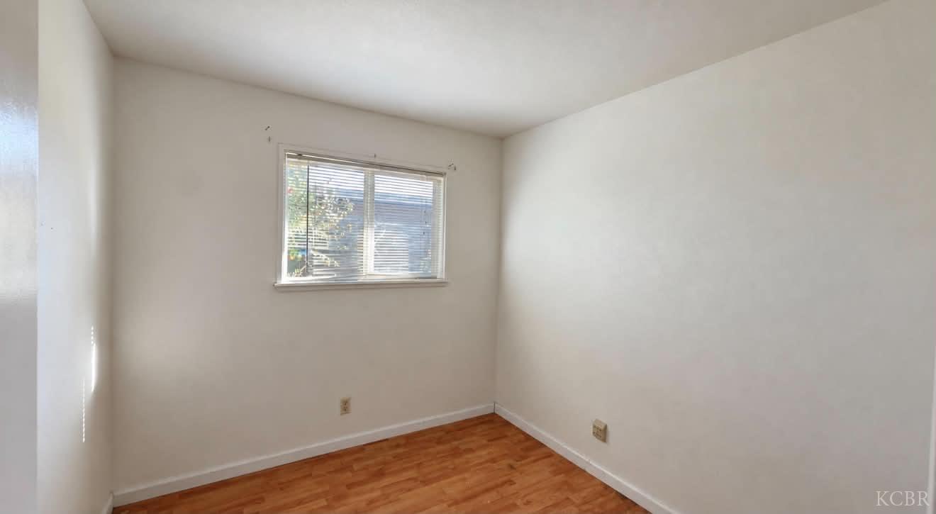 885 S Harris St, Hanford, CA 93230