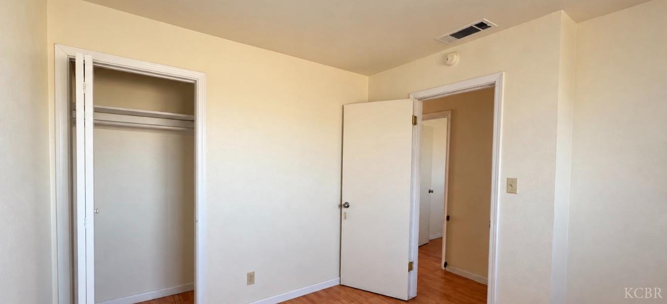 885 S Harris St, Hanford, CA 93230