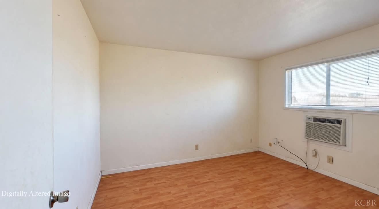 885 S Harris St, Hanford, CA 93230