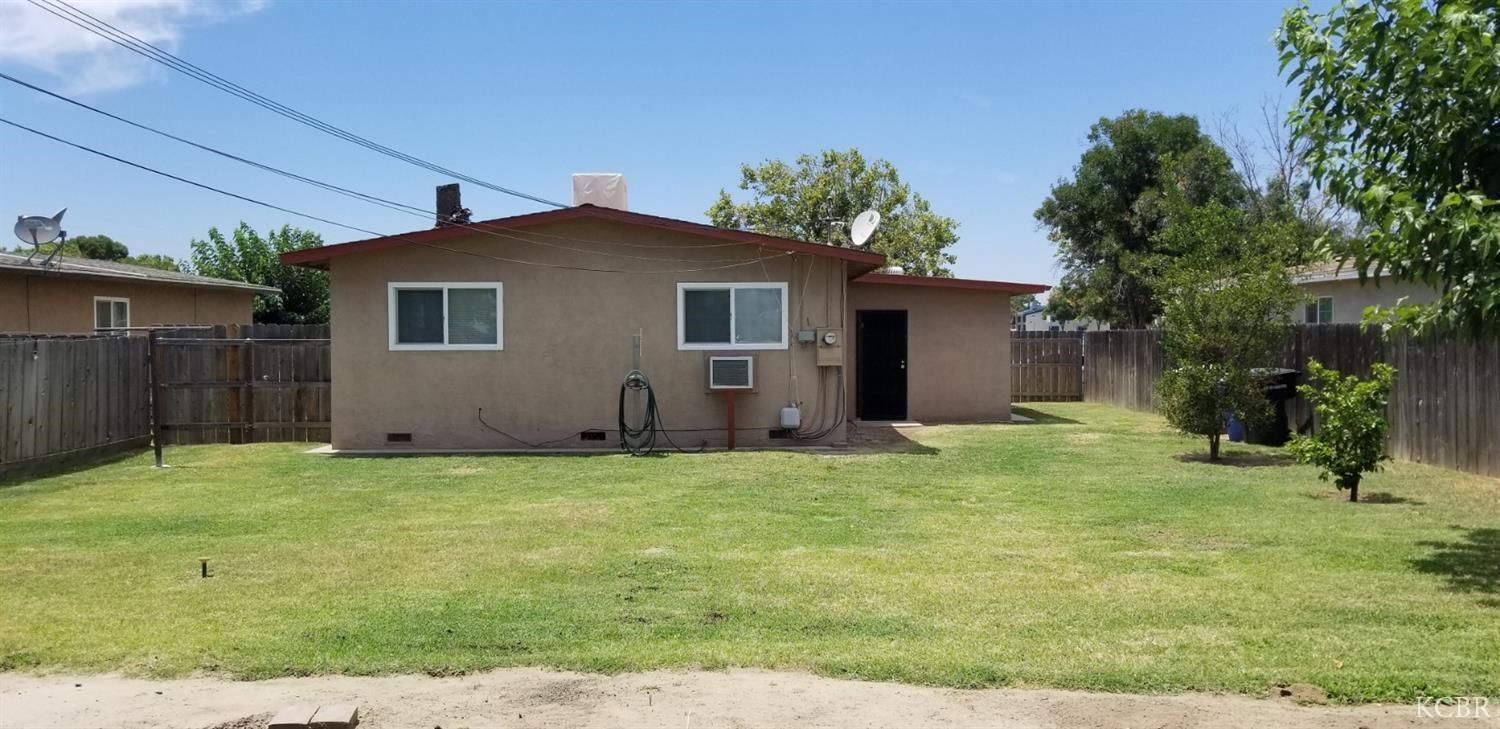885 S Harris St, Hanford, CA 93230