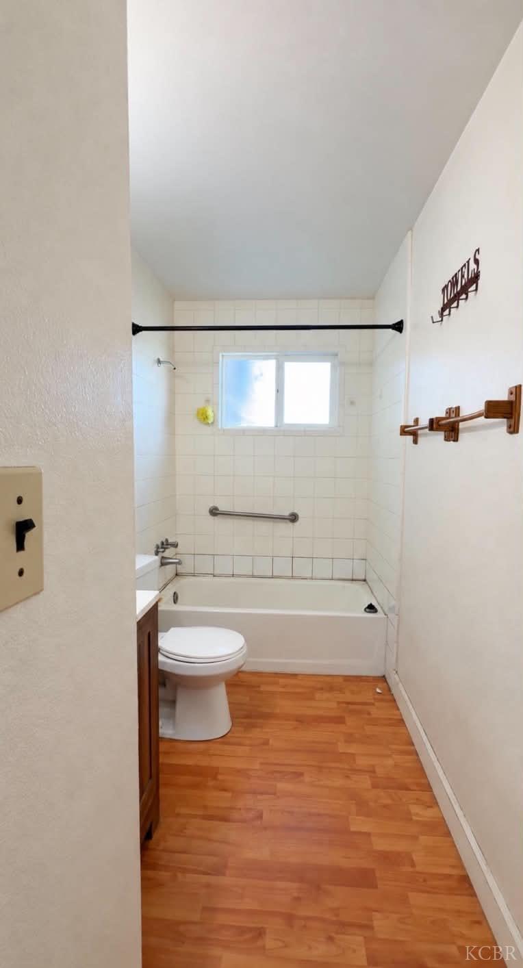 885 S Harris St, Hanford, CA 93230