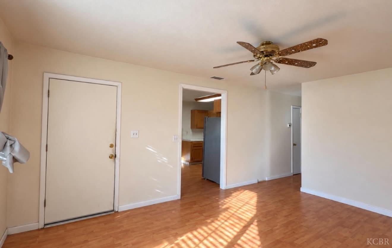 885 S Harris St, Hanford, CA 93230
