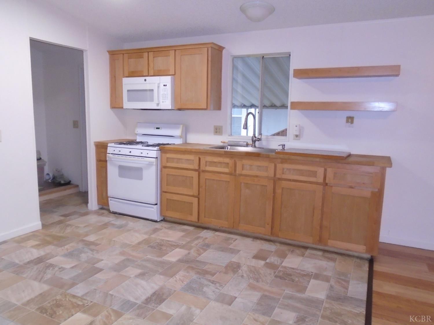 860 #18 E Grangeville Blvd, Hanford, CA 93230