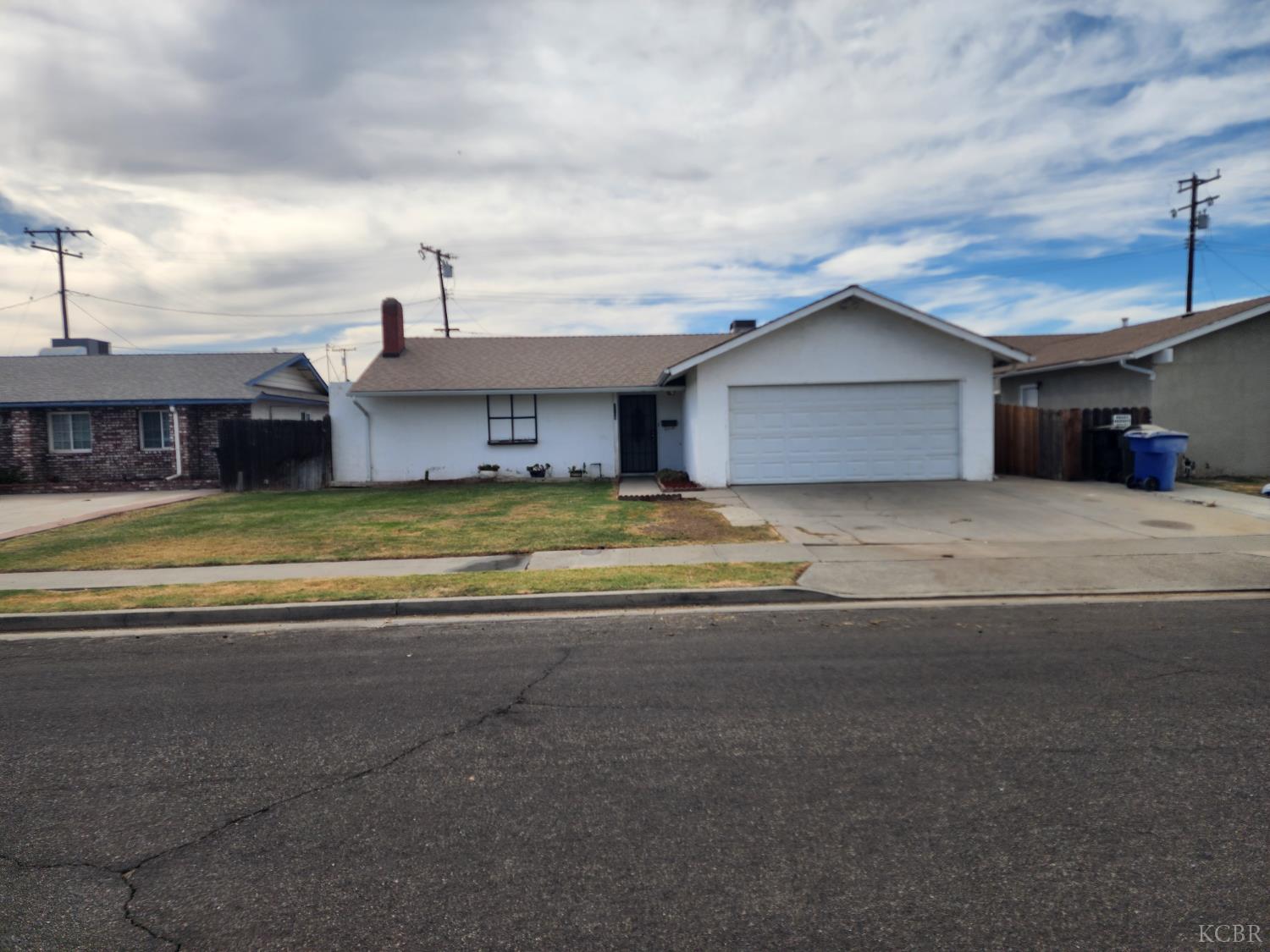 1124 Robin Ave, Hanford, CA 93230