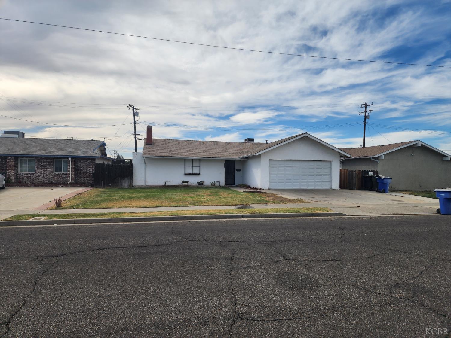 1124 Robin Ave, Hanford, CA 93230