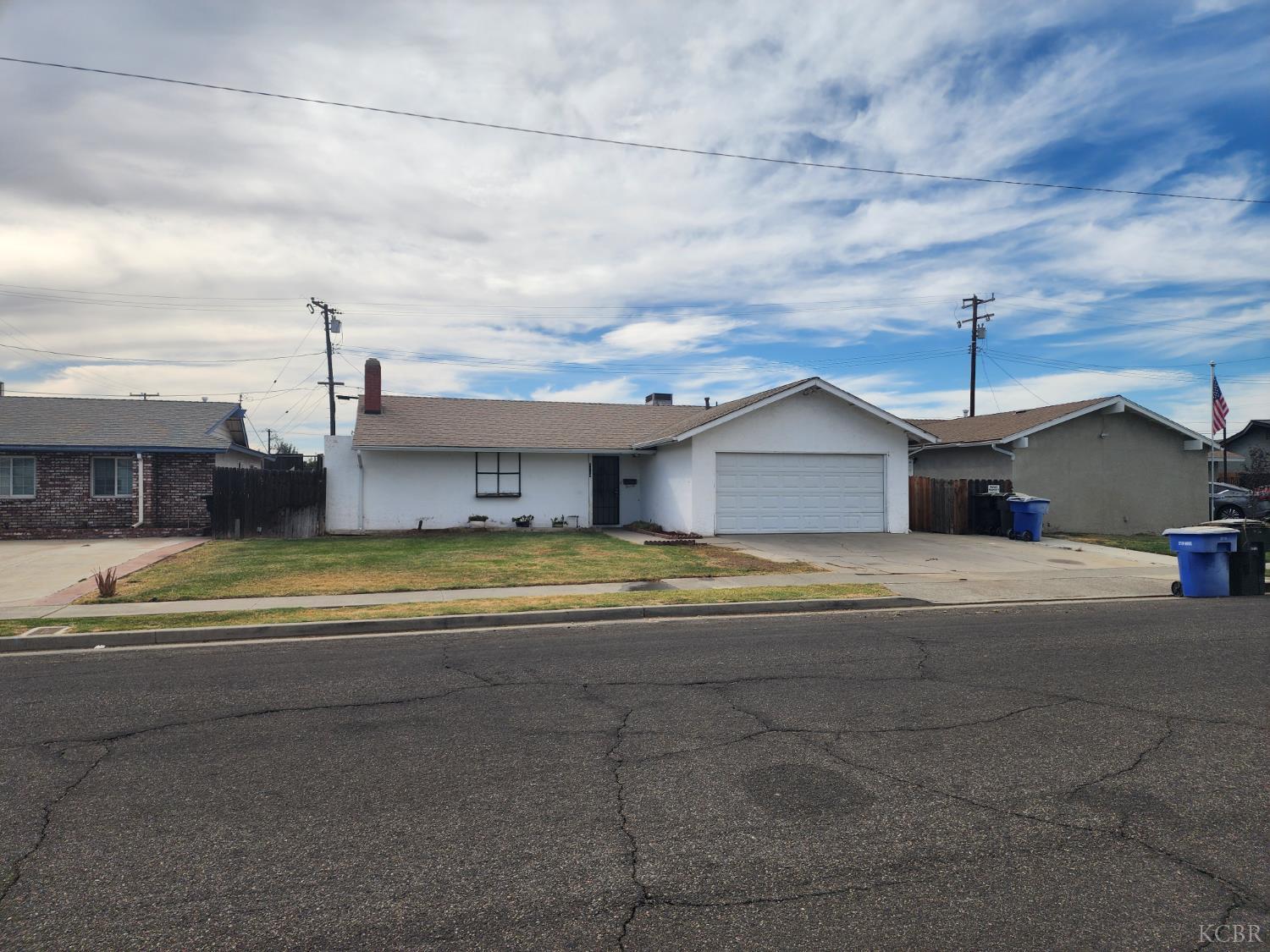 1124 Robin Ave, Hanford, CA 93230