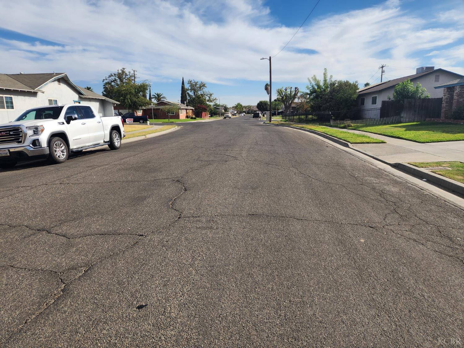 1124 Robin Ave, Hanford, CA 93230