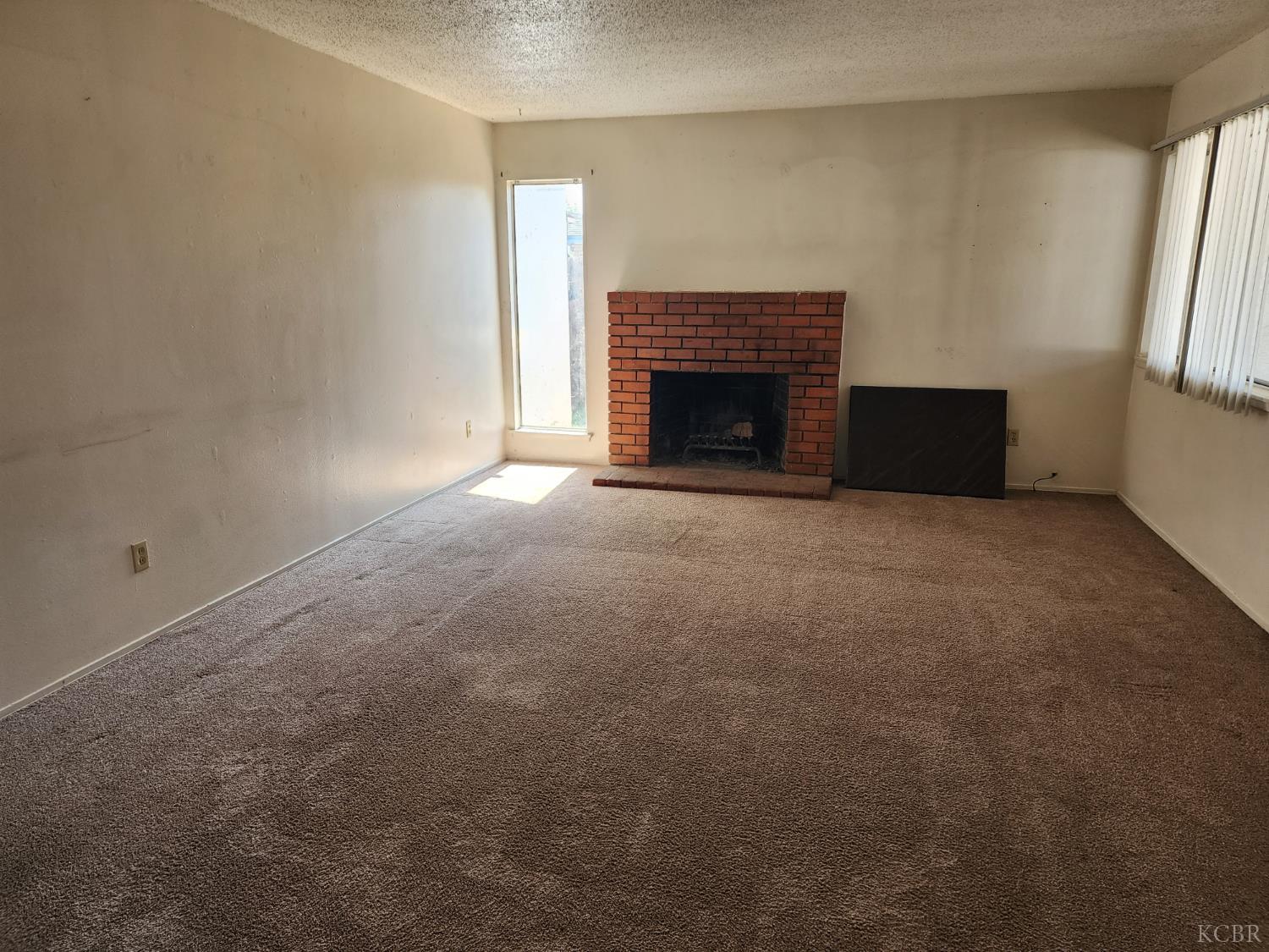 1124 Robin Ave, Hanford, CA 93230