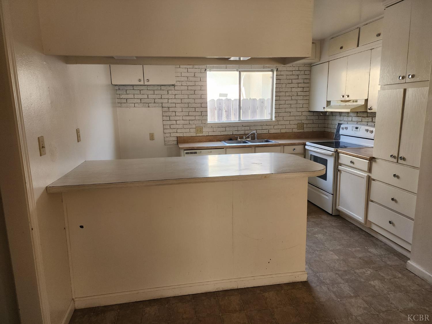 1124 Robin Ave, Hanford, CA 93230