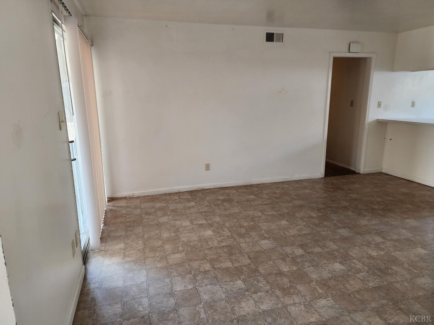 1124 Robin Ave, Hanford, CA 93230