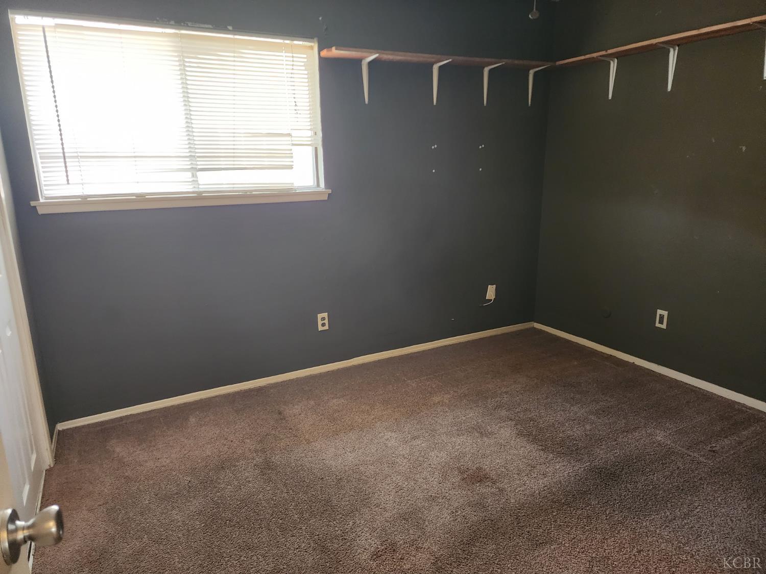 1124 Robin Ave, Hanford, CA 93230