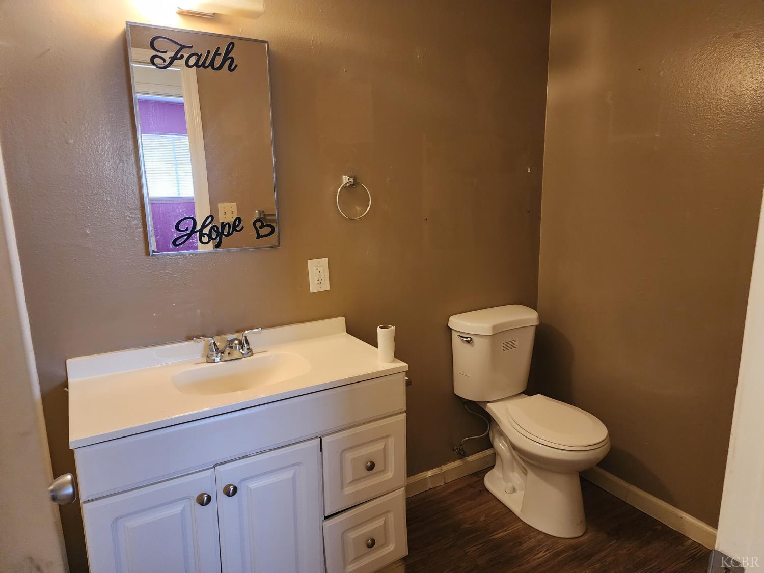1124 Robin Ave, Hanford, CA 93230