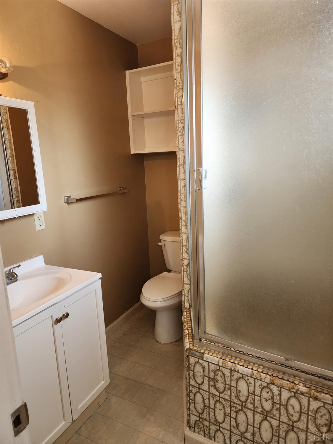 1124 Robin Ave, Hanford, CA 93230