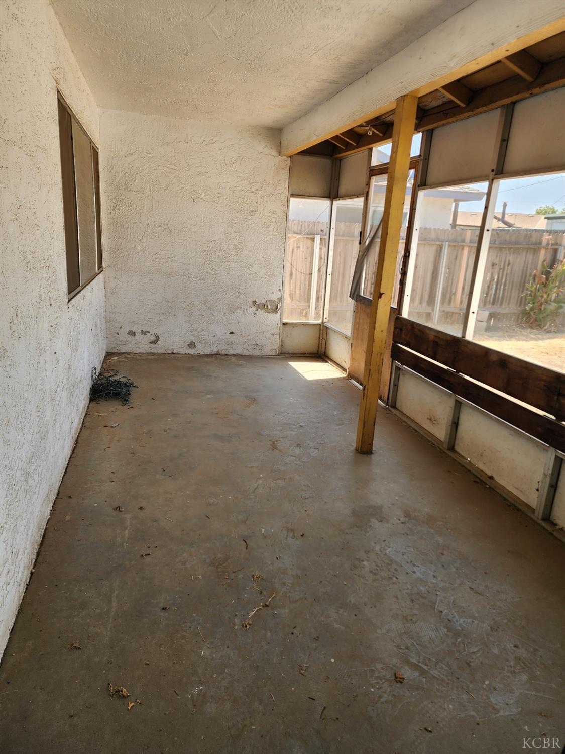 1124 Robin Ave, Hanford, CA 93230