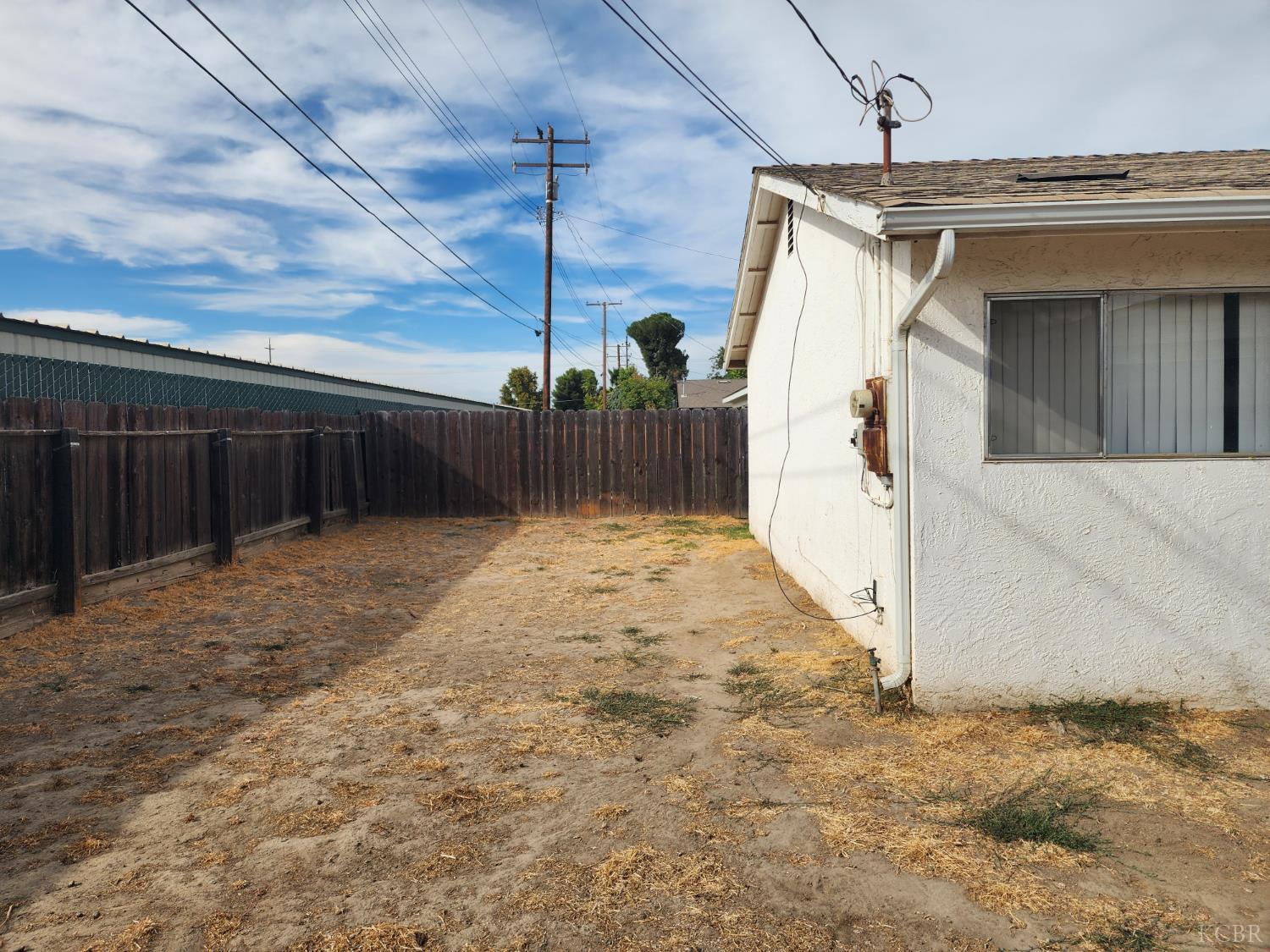 1124 Robin Ave, Hanford, CA 93230