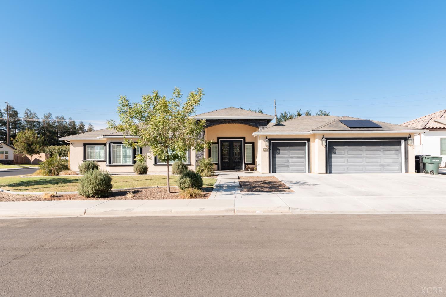 634 E San Miguel St, Hanford, CA 93230