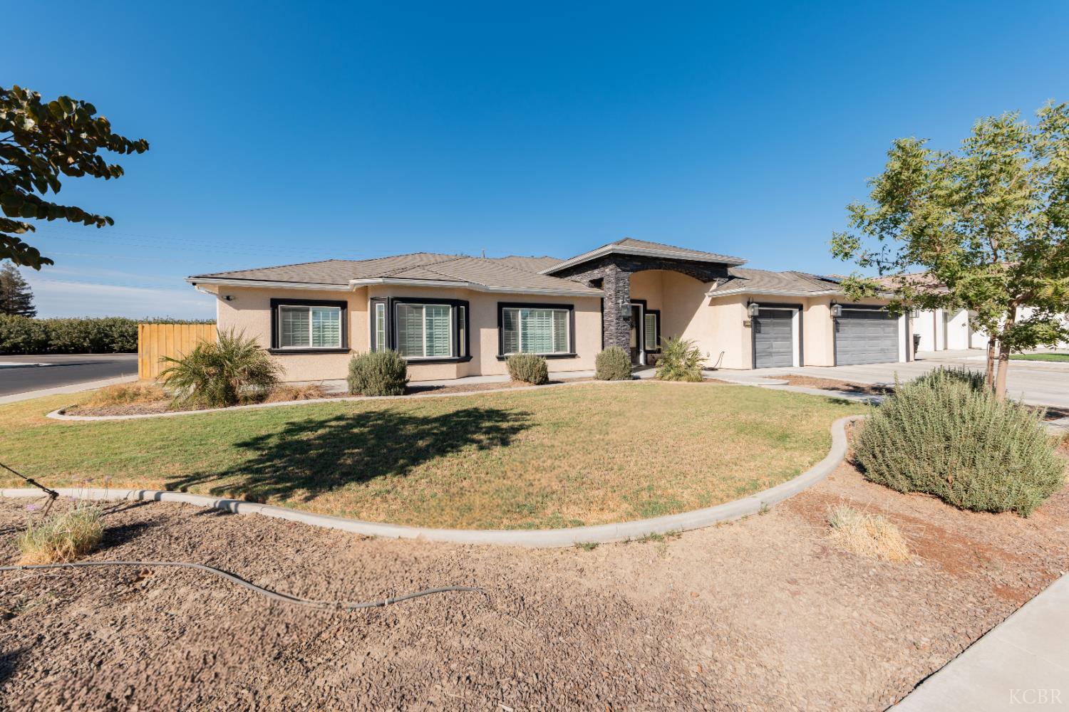 634 E San Miguel St, Hanford, CA 93230