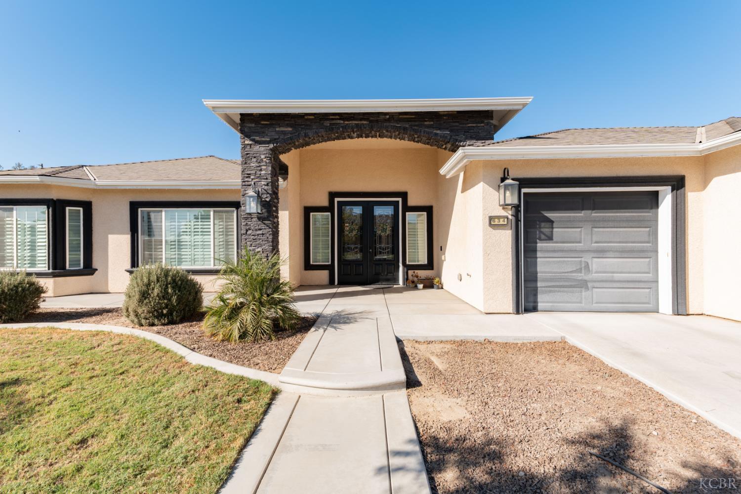 634 E San Miguel St, Hanford, CA 93230