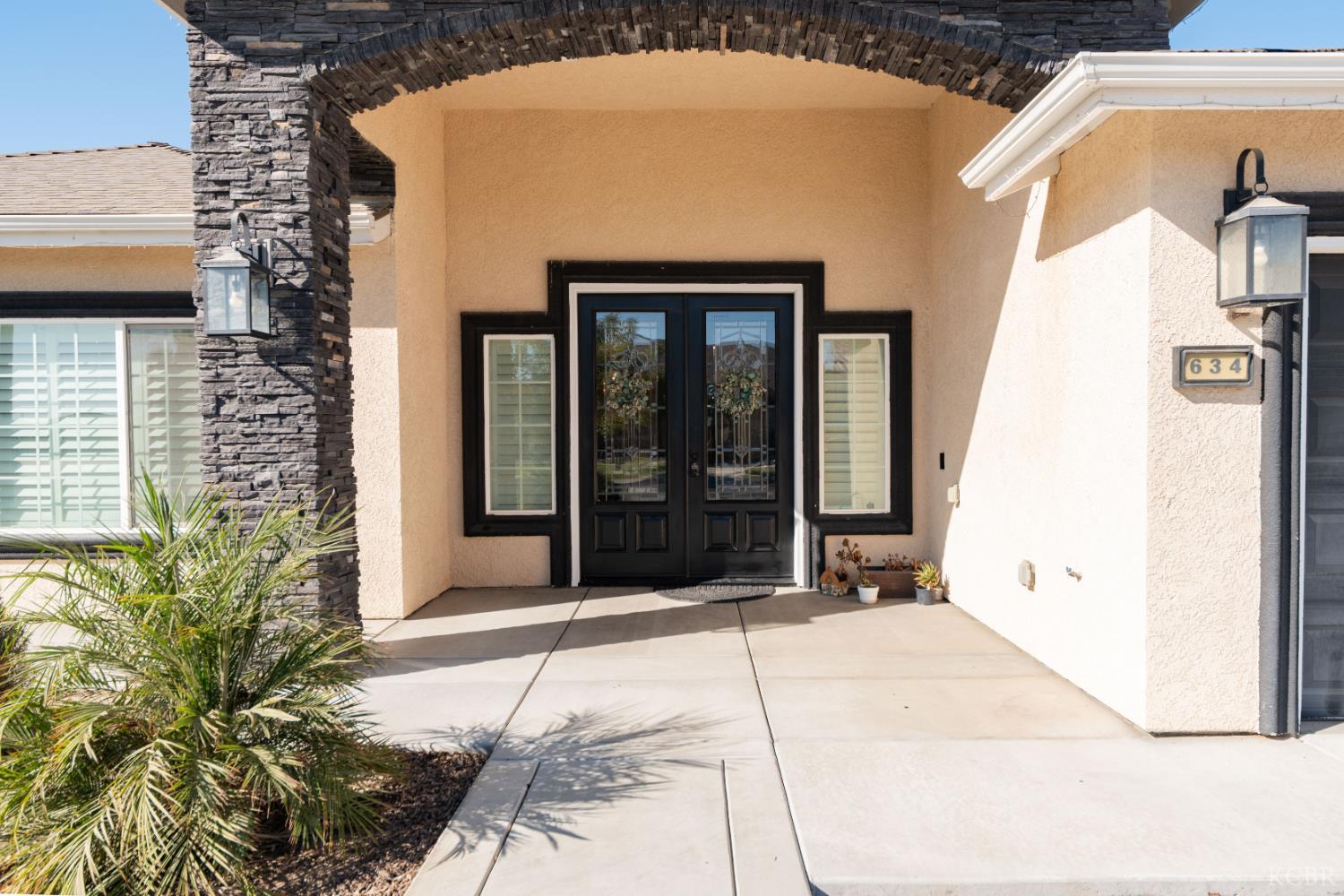 634 E San Miguel St, Hanford, CA 93230
