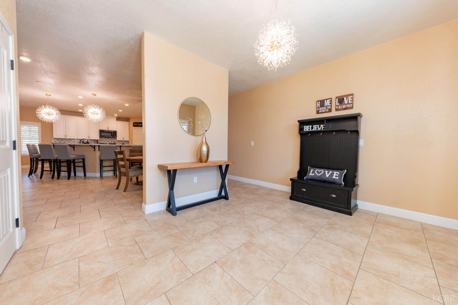 634 E San Miguel St, Hanford, CA 93230