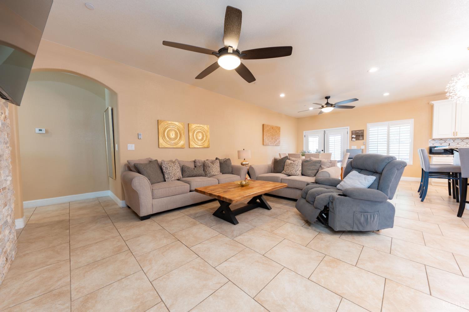 634 E San Miguel St, Hanford, CA 93230