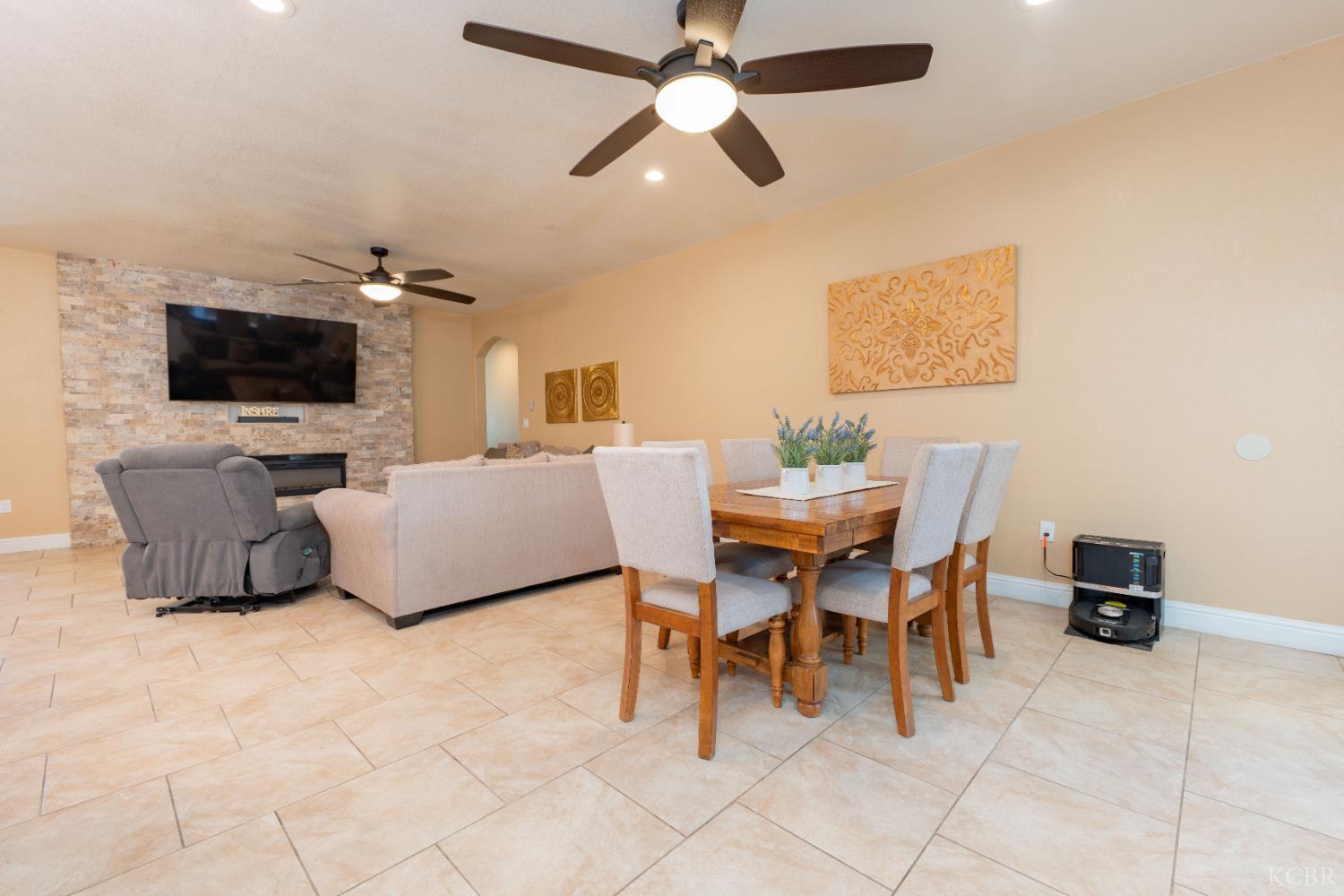 634 E San Miguel St, Hanford, CA 93230