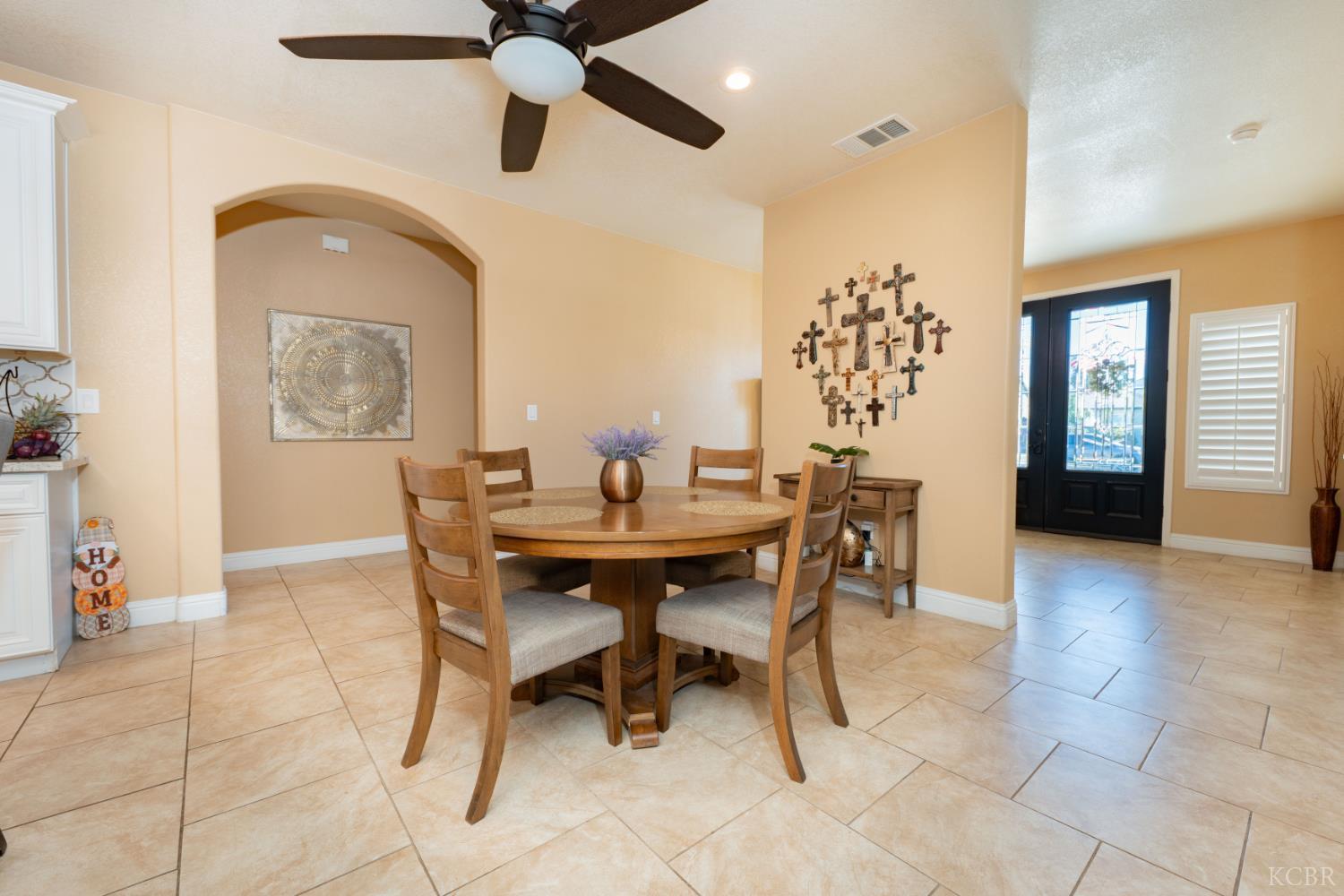 634 E San Miguel St, Hanford, CA 93230
