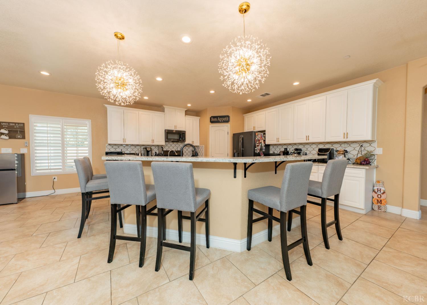 634 E San Miguel St, Hanford, CA 93230
