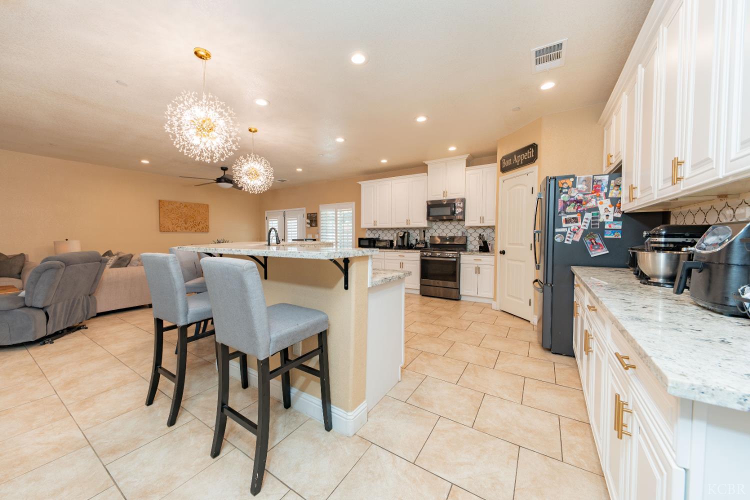 634 E San Miguel St, Hanford, CA 93230