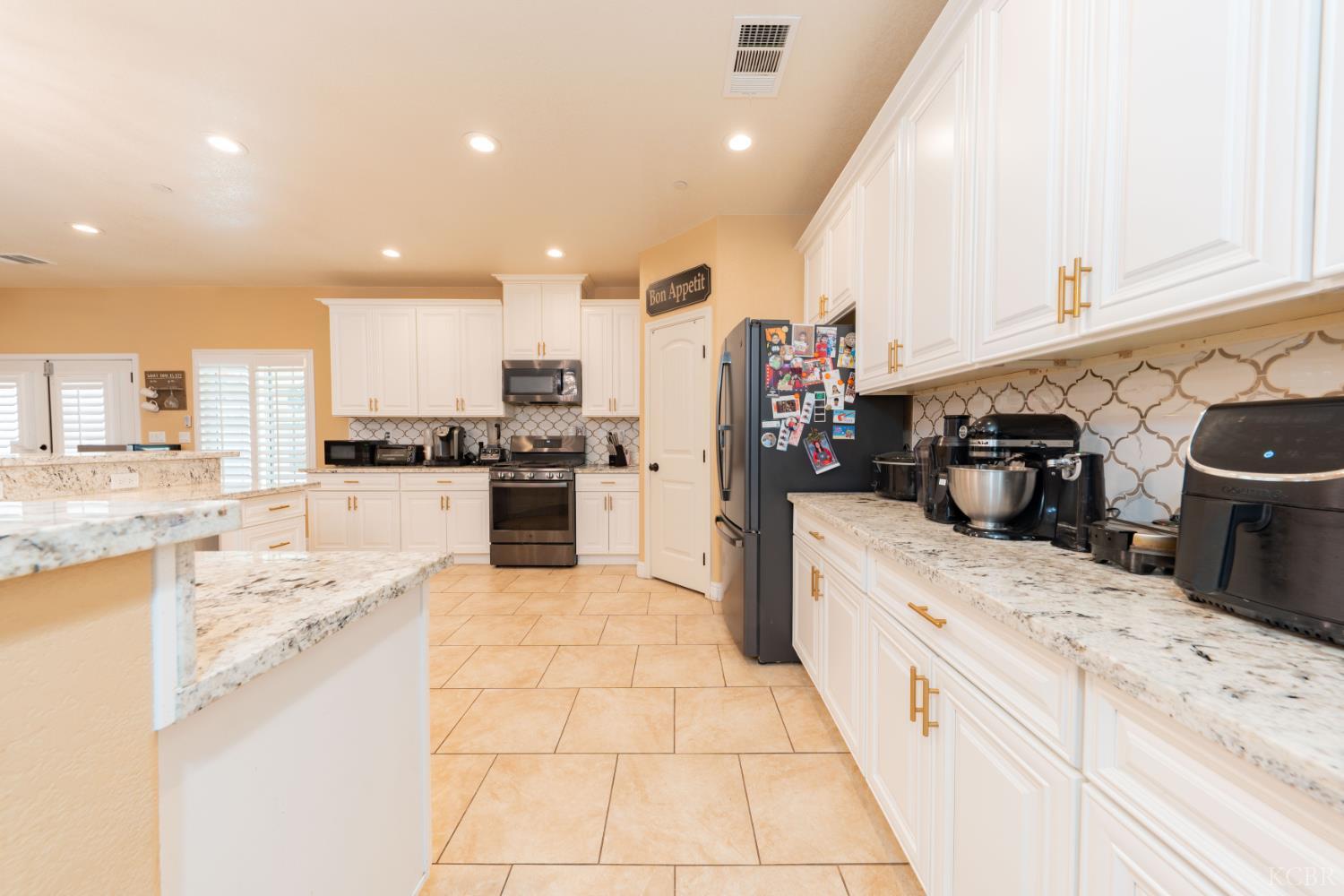 634 E San Miguel St, Hanford, CA 93230