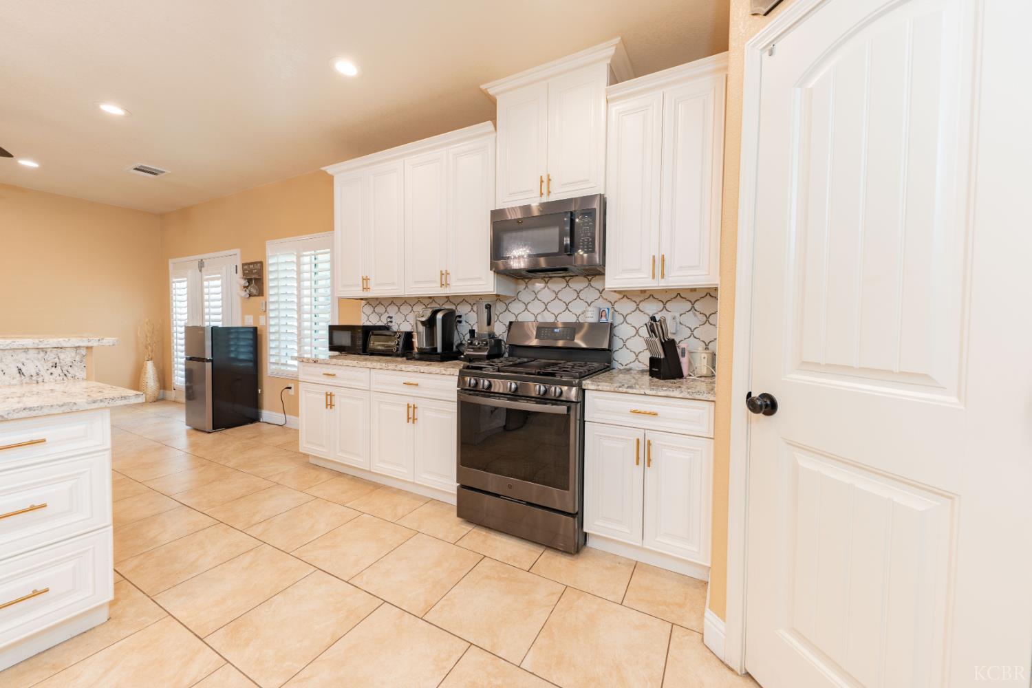 634 E San Miguel St, Hanford, CA 93230