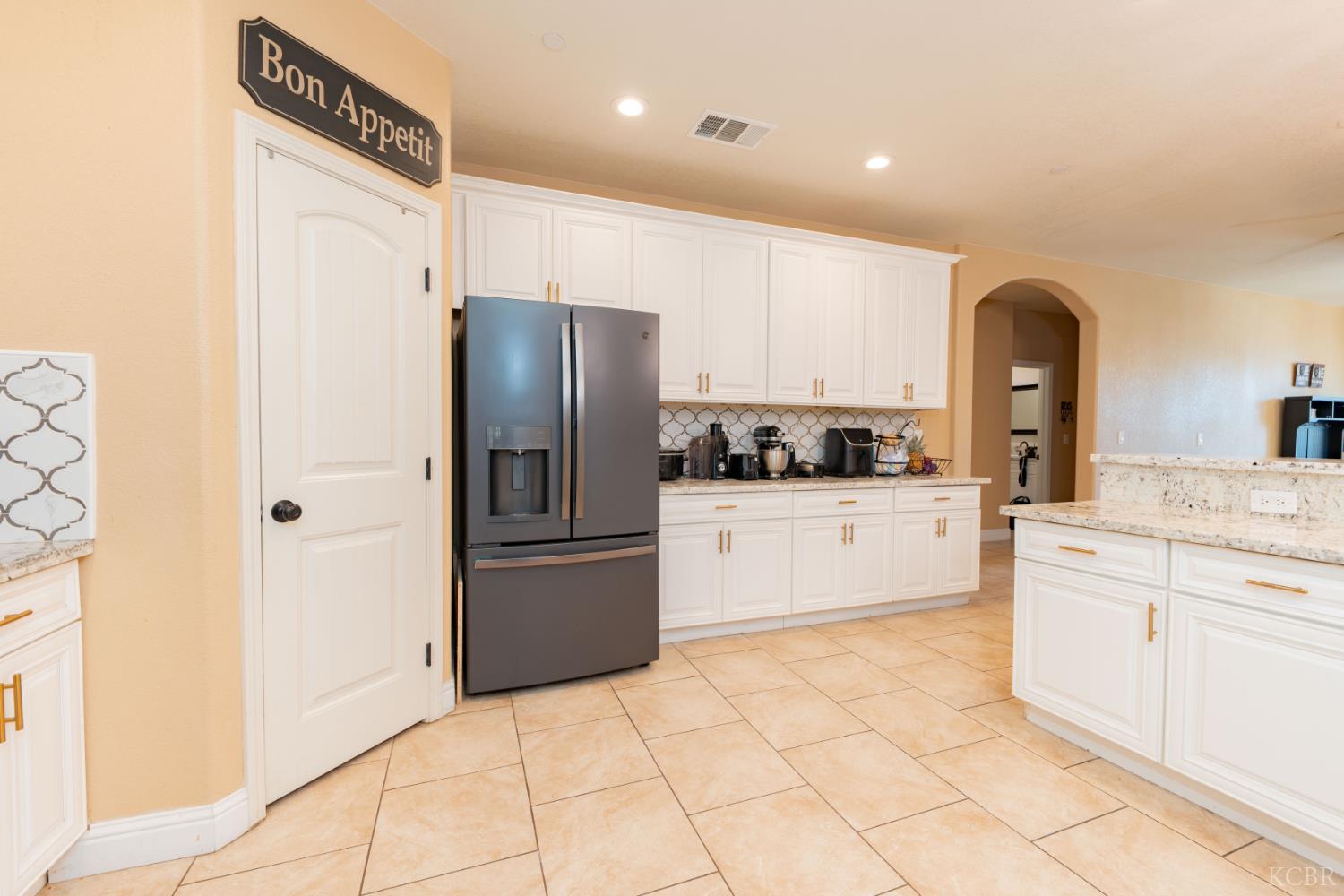 634 E San Miguel St, Hanford, CA 93230