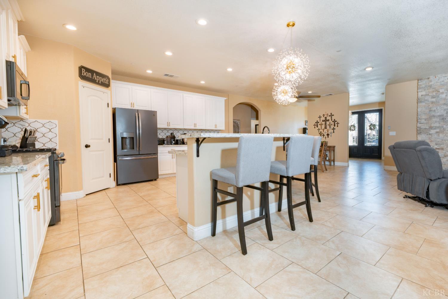 634 E San Miguel St, Hanford, CA 93230