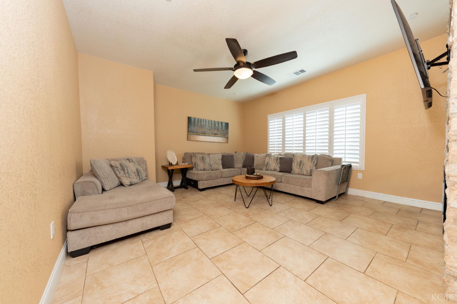 634 E San Miguel St, Hanford, CA 93230