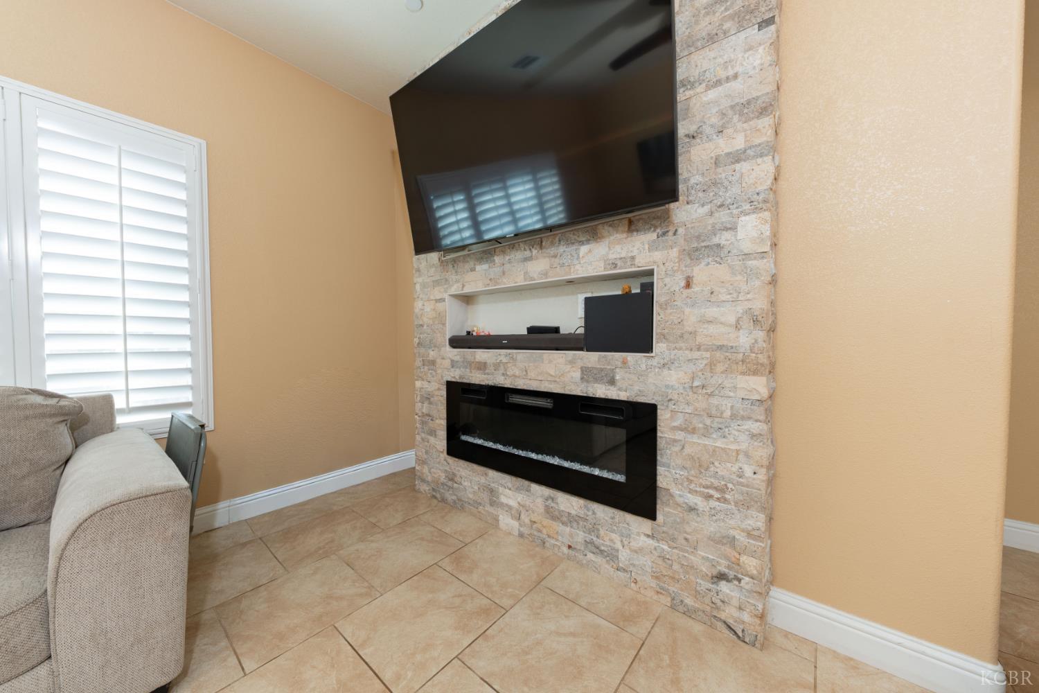 634 E San Miguel St, Hanford, CA 93230