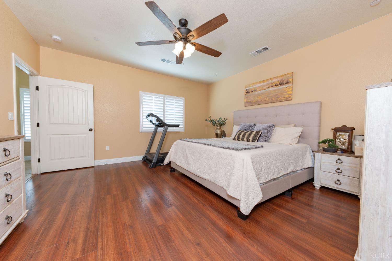 634 E San Miguel St, Hanford, CA 93230