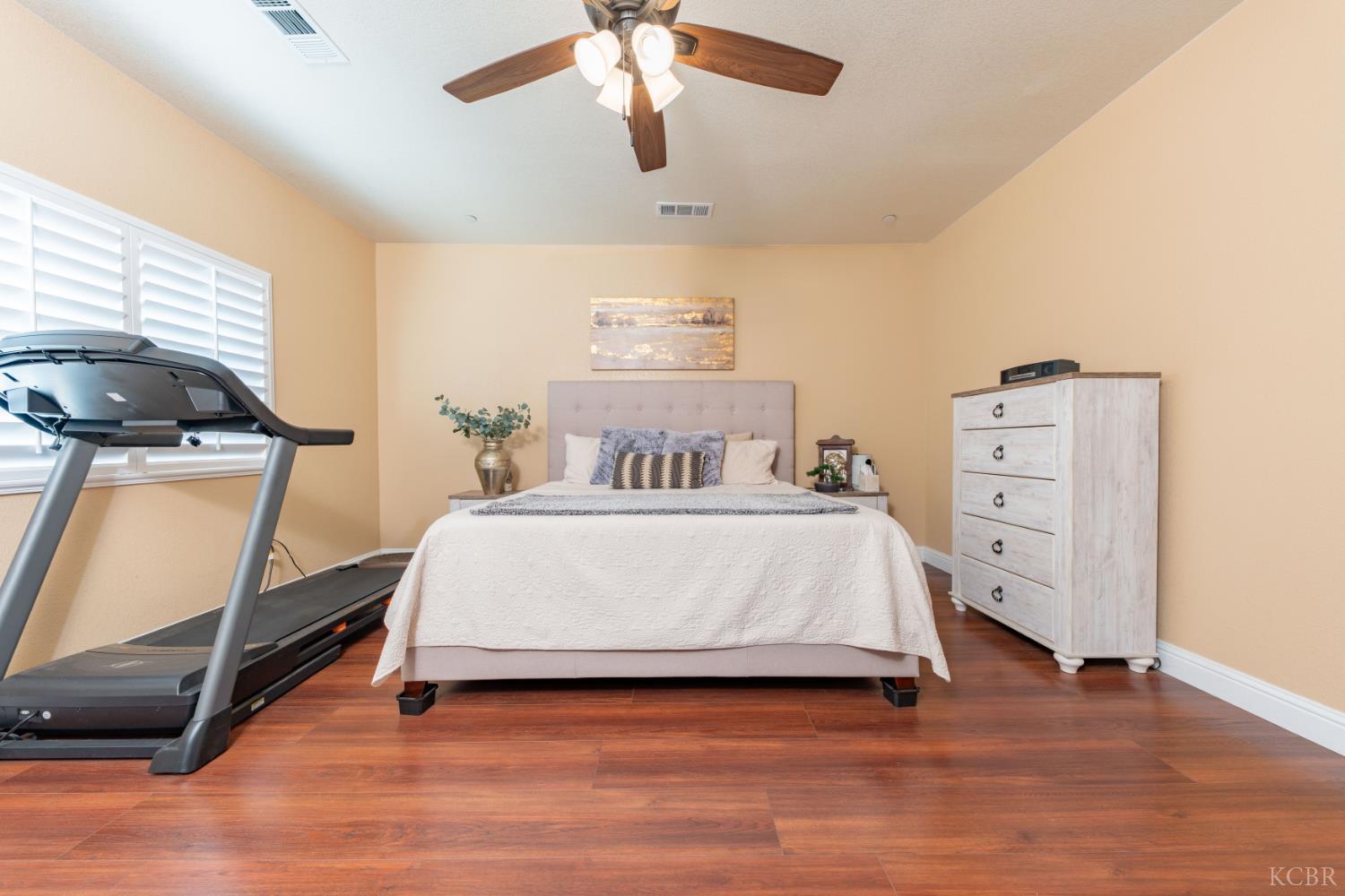634 E San Miguel St, Hanford, CA 93230