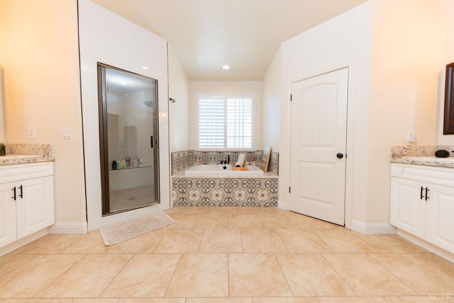 634 E San Miguel St, Hanford, CA 93230
