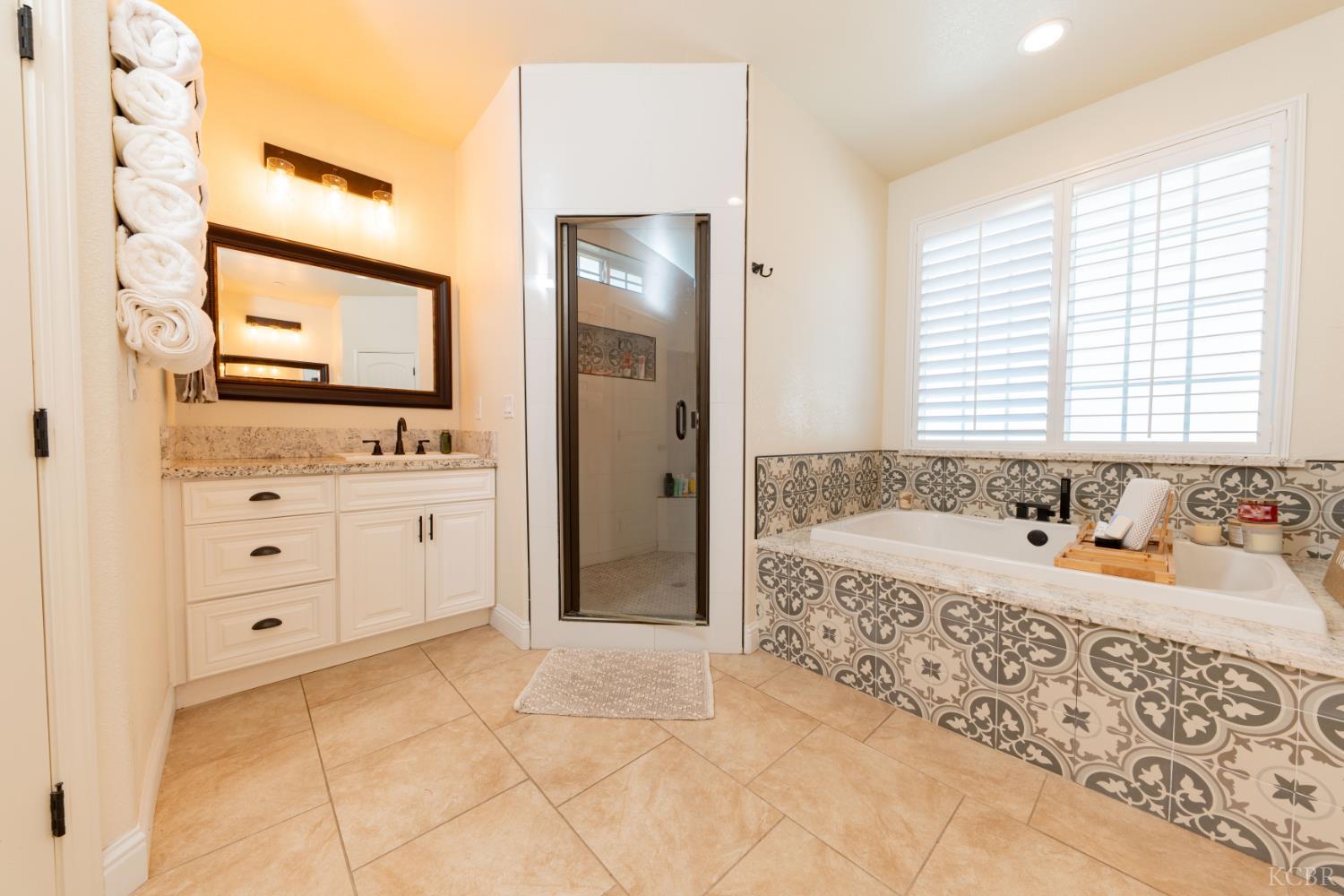 634 E San Miguel St, Hanford, CA 93230