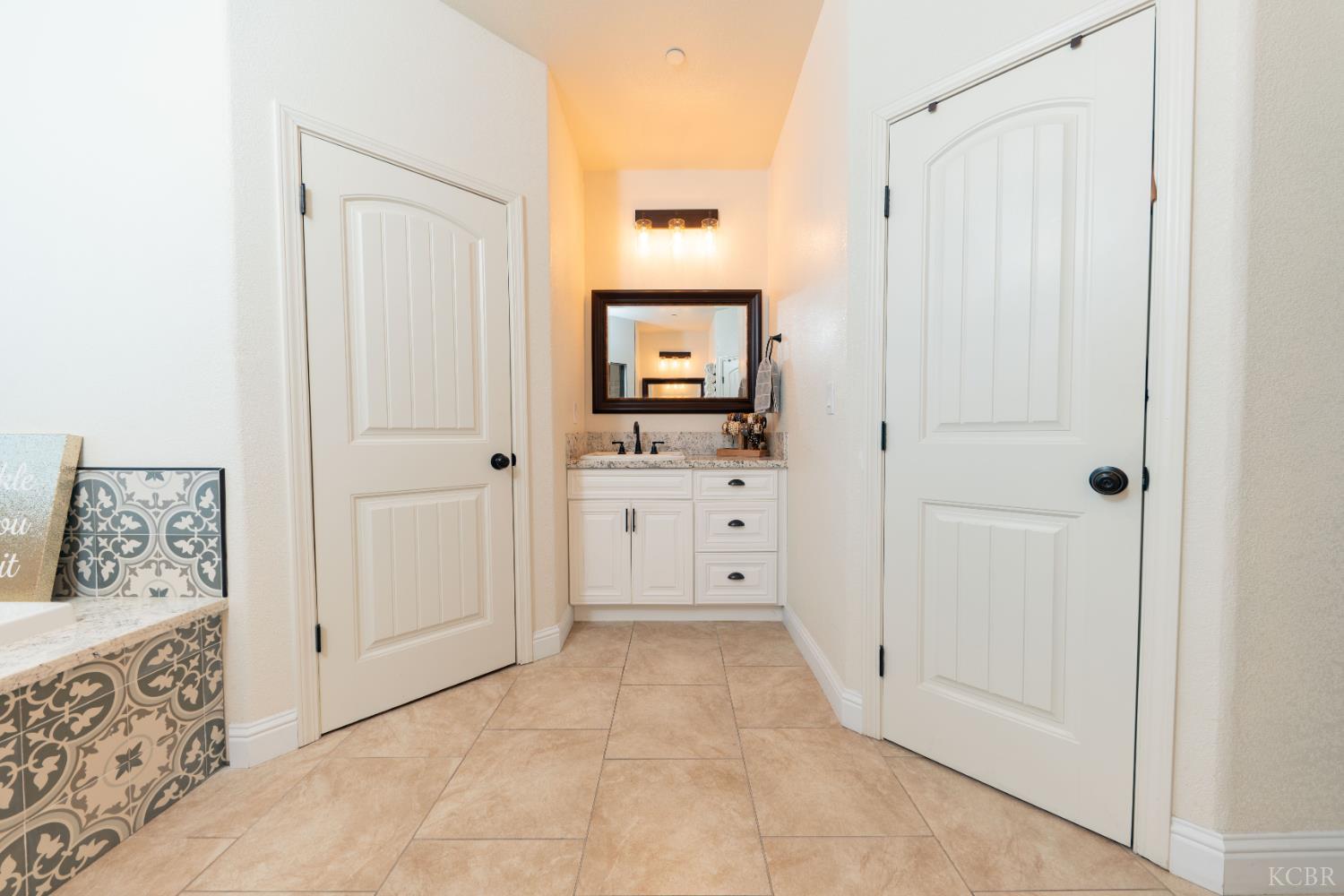 634 E San Miguel St, Hanford, CA 93230
