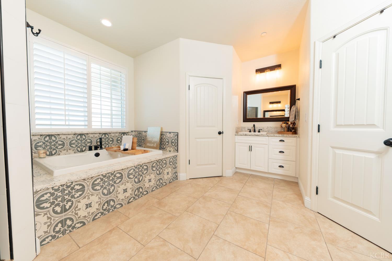 634 E San Miguel St, Hanford, CA 93230