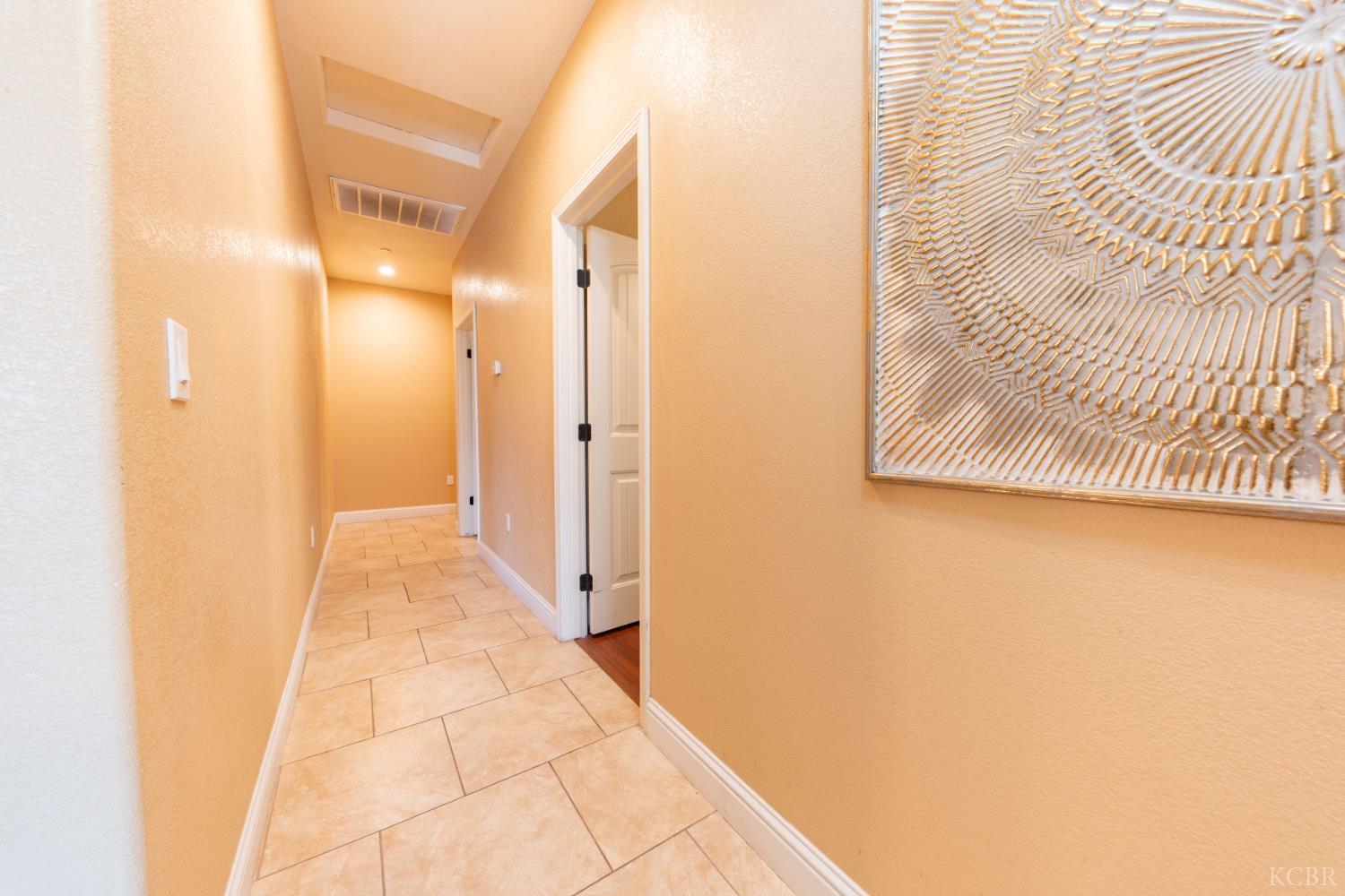 634 E San Miguel St, Hanford, CA 93230