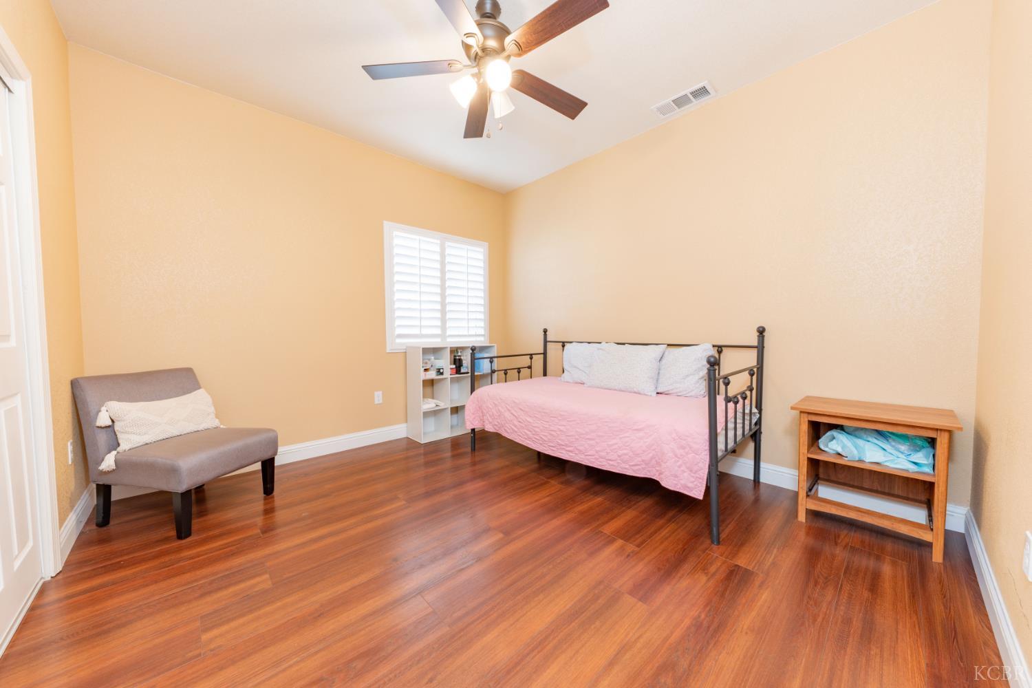 634 E San Miguel St, Hanford, CA 93230