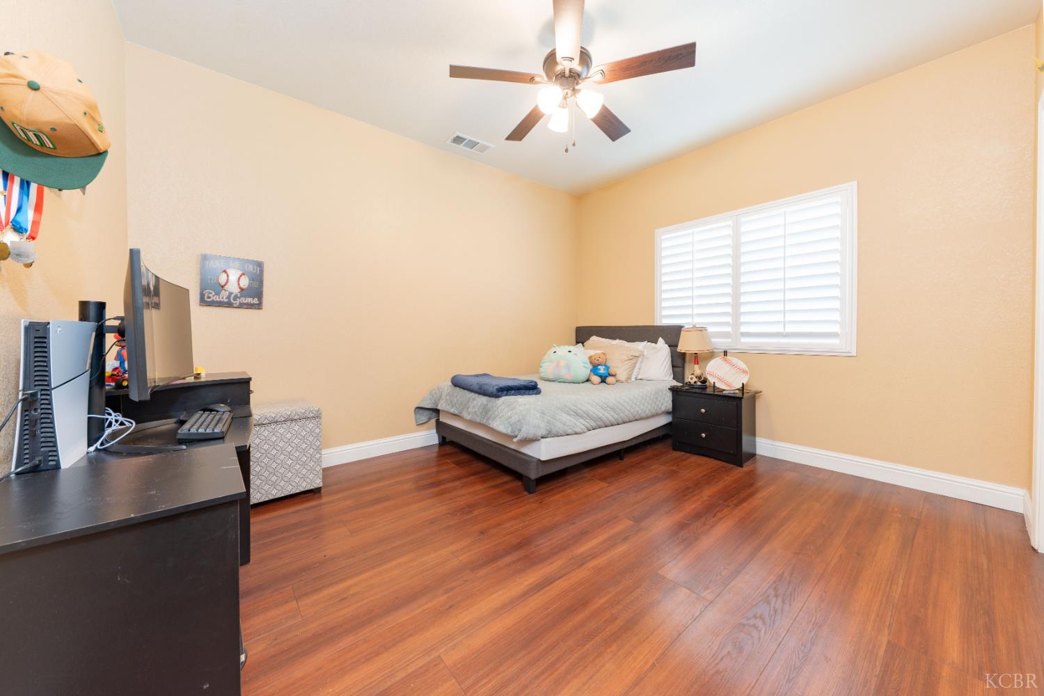 634 E San Miguel St, Hanford, CA 93230