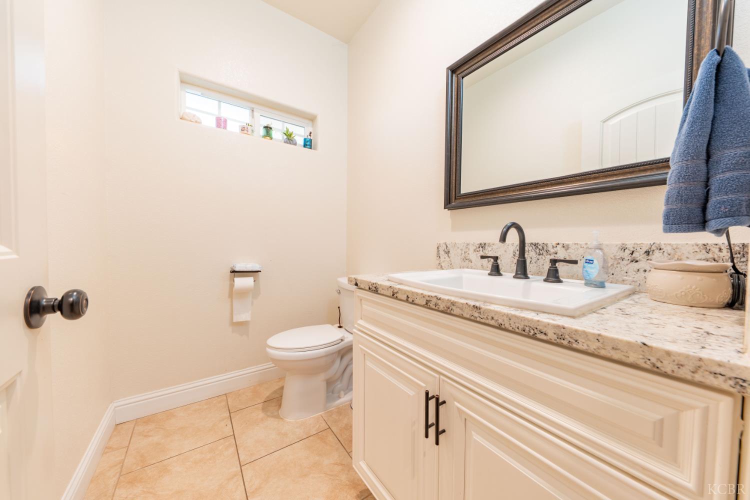 634 E San Miguel St, Hanford, CA 93230