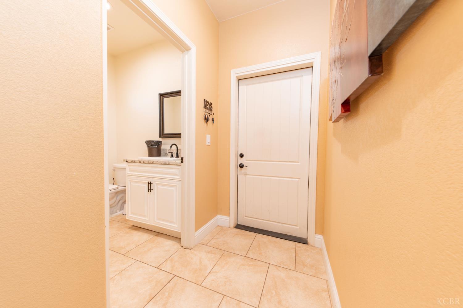634 E San Miguel St, Hanford, CA 93230