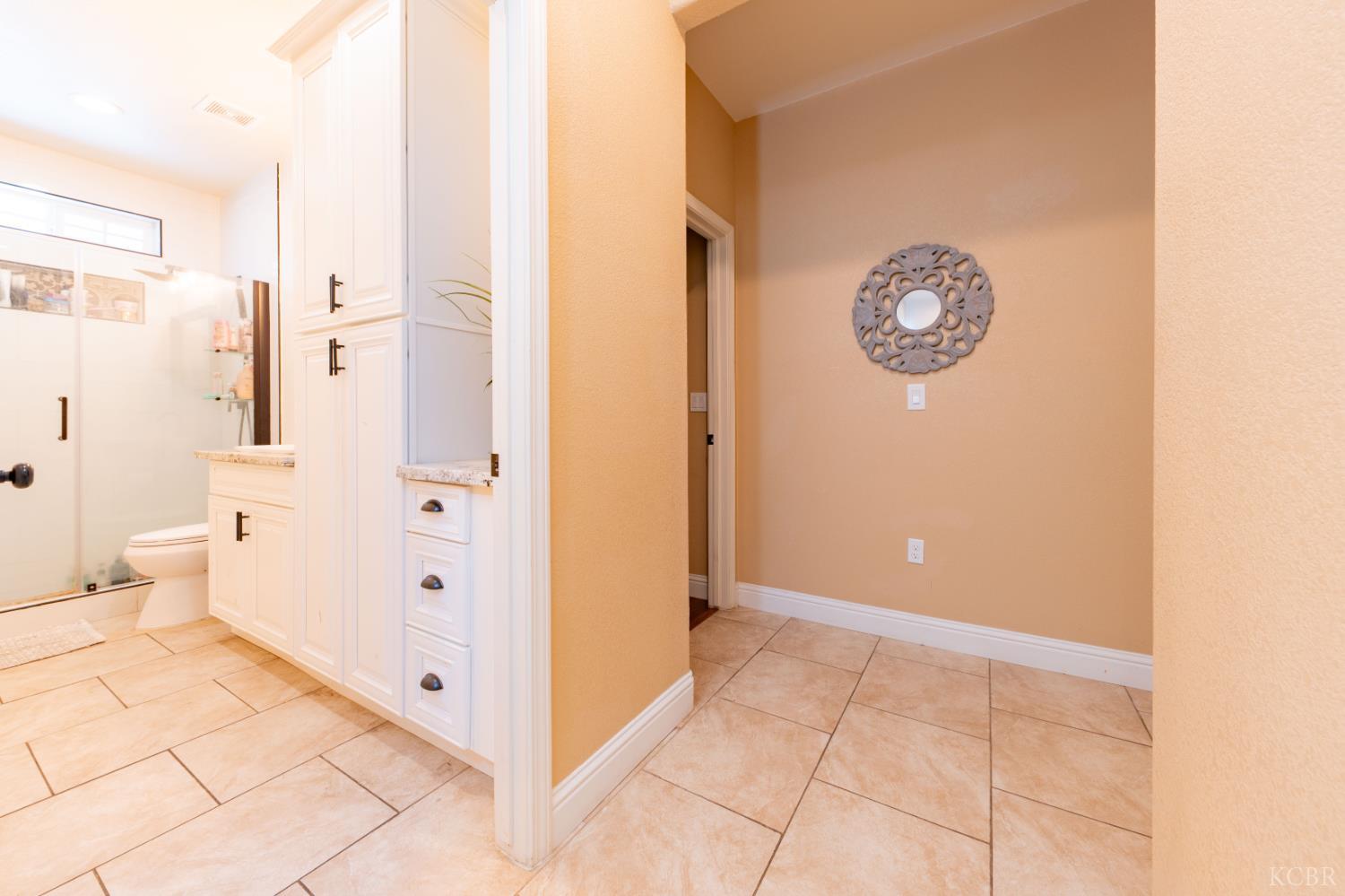 634 E San Miguel St, Hanford, CA 93230