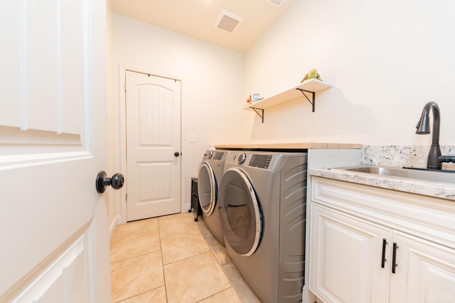 634 E San Miguel St, Hanford, CA 93230