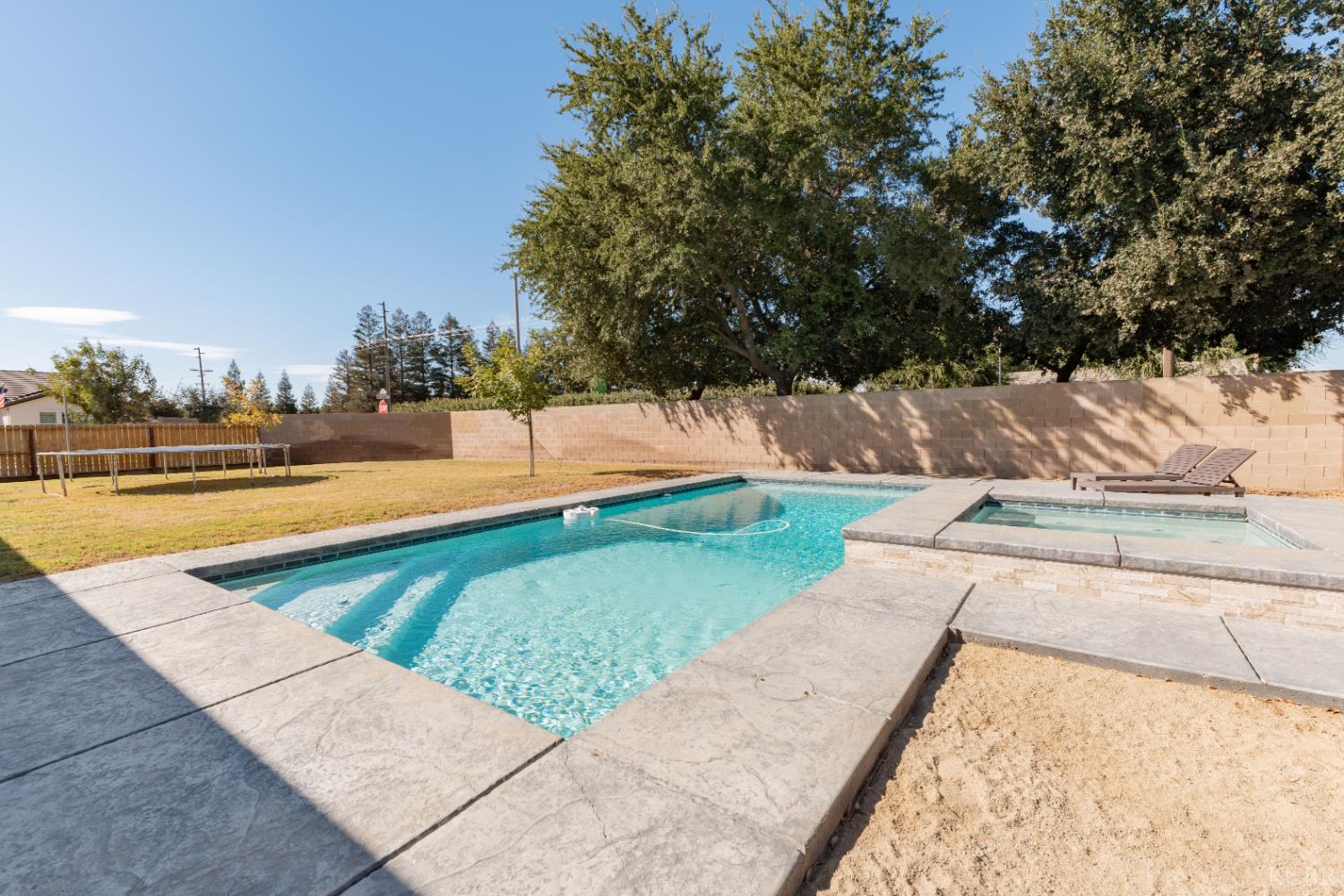 634 E San Miguel St, Hanford, CA 93230