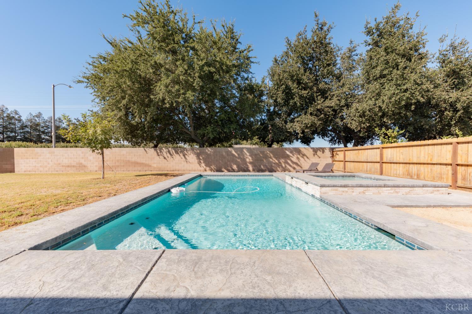 634 E San Miguel St, Hanford, CA 93230